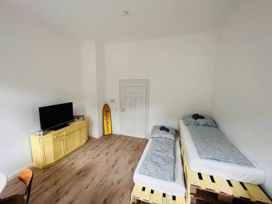 Kuenstlerisches Apartment Karlsruhe Buitenkant foto